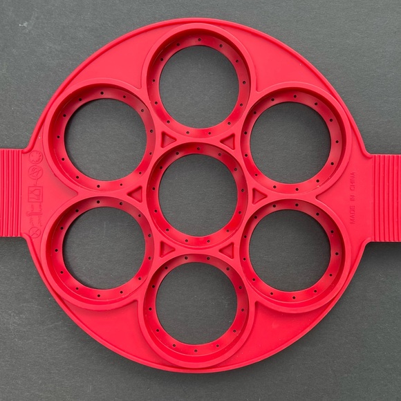 Flippin Fantastic Perfect Pancake Maker Pan Flip Egg Omellete Non Stick Silicone - Picture 4 of 9